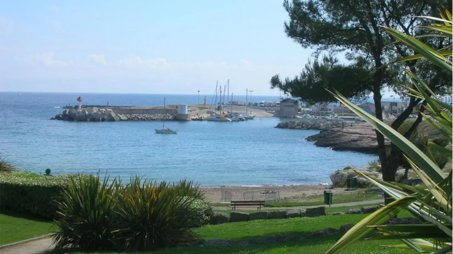 La plage de Carro à 300 mètres de la villa