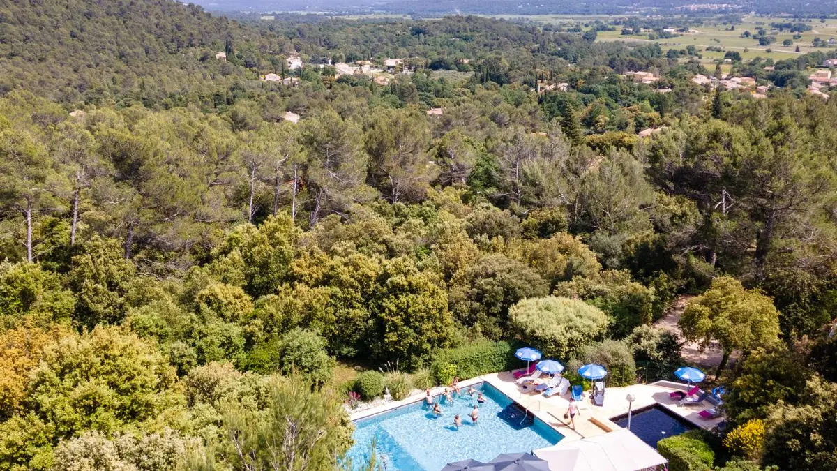 Vue drône du village vacances