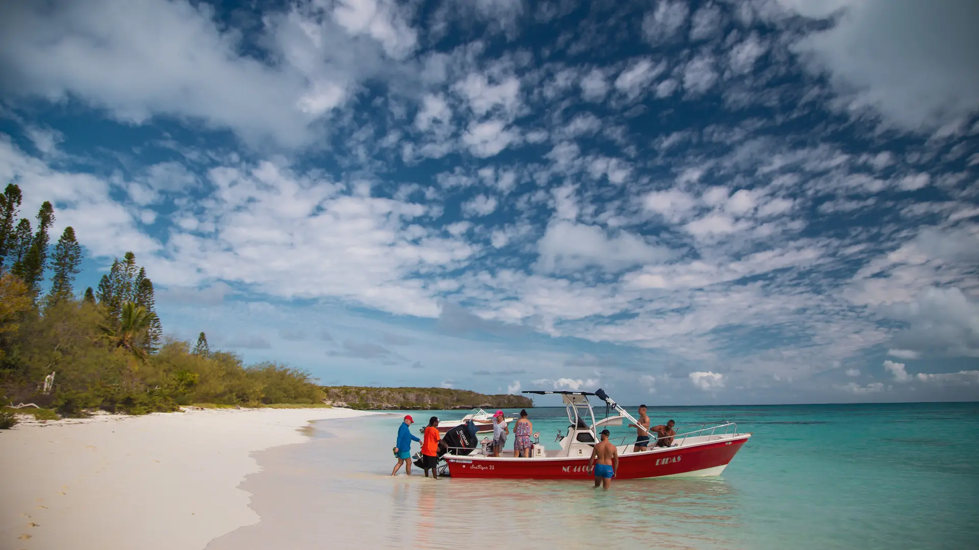 Embarquement - Excursions sur l'Îlot Brosse avec Atchu Nautique