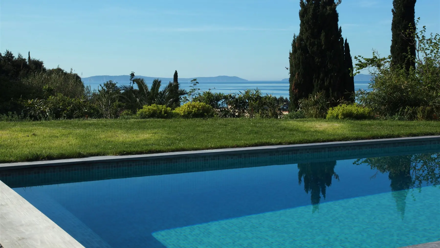 Piscine vue mer