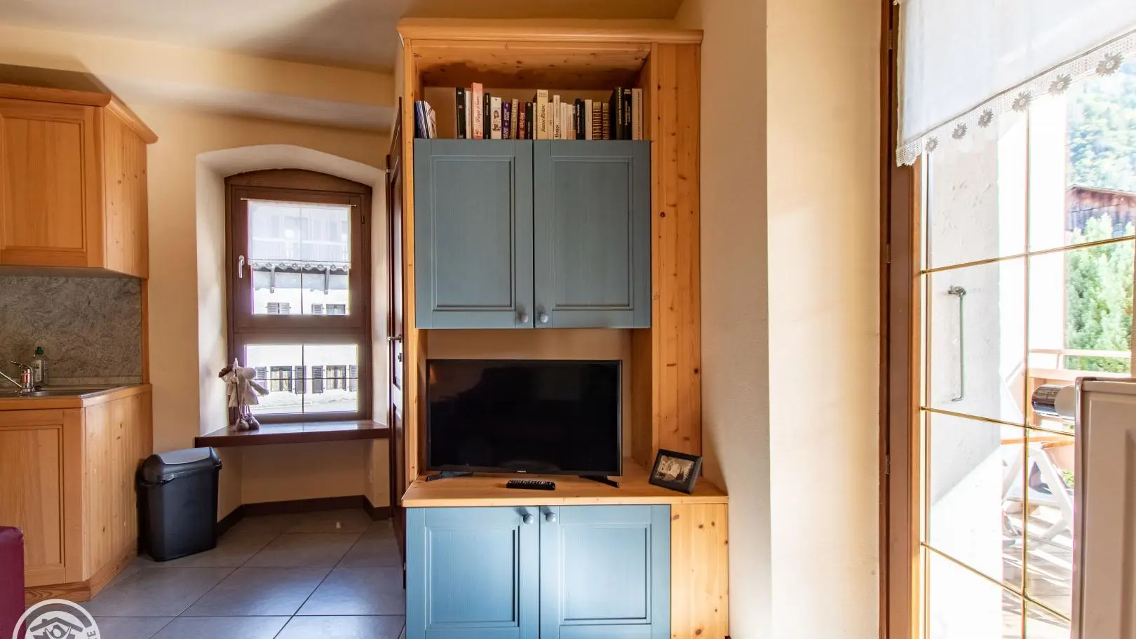 Coin TV et accès terrasse