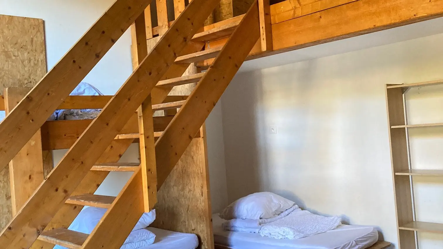 chambre partagées pour 7 personnes avec mezzanine