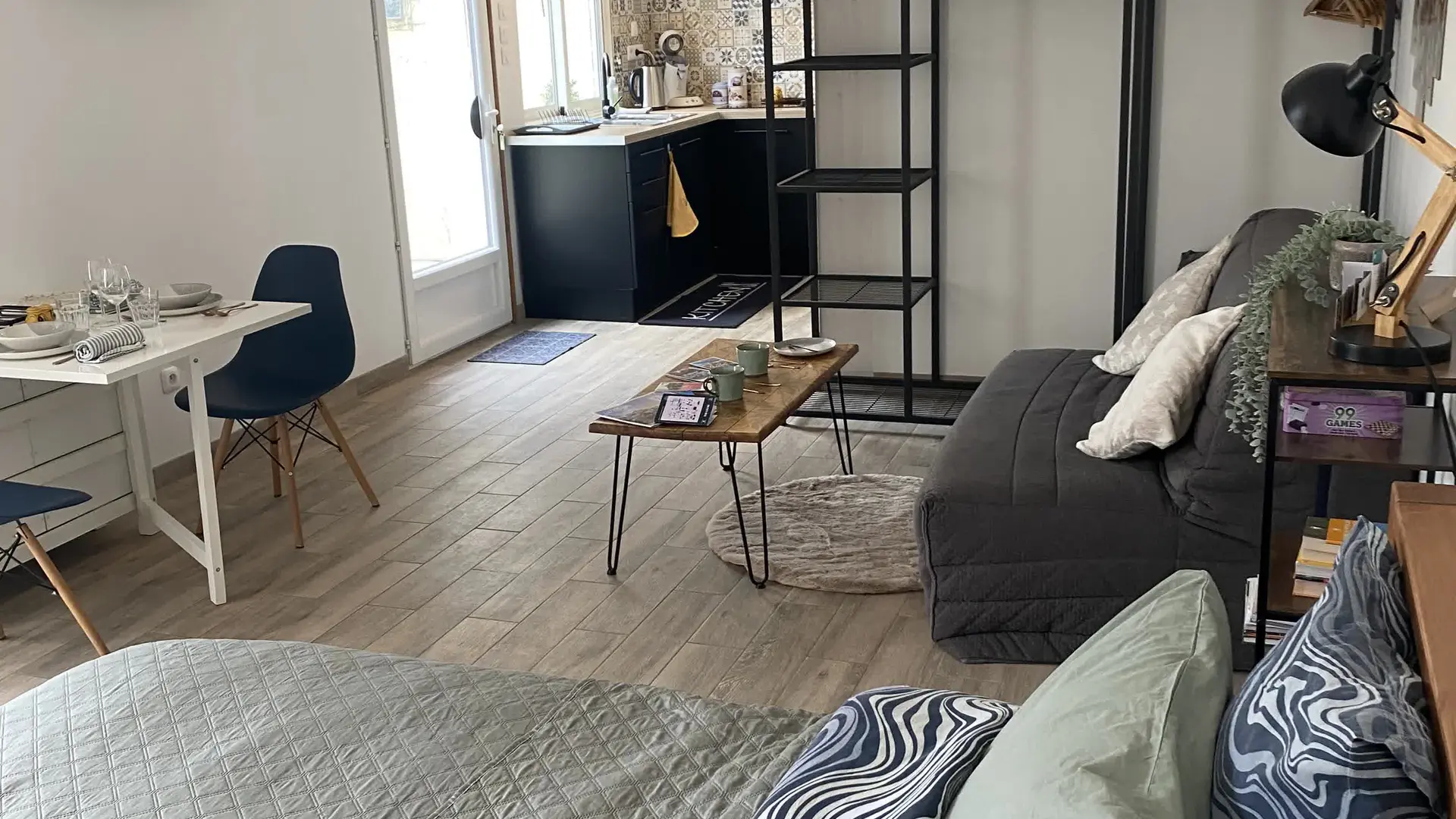 Vue d’ensemble du logement mettant en valeur un espace harmonieux et lumineux.