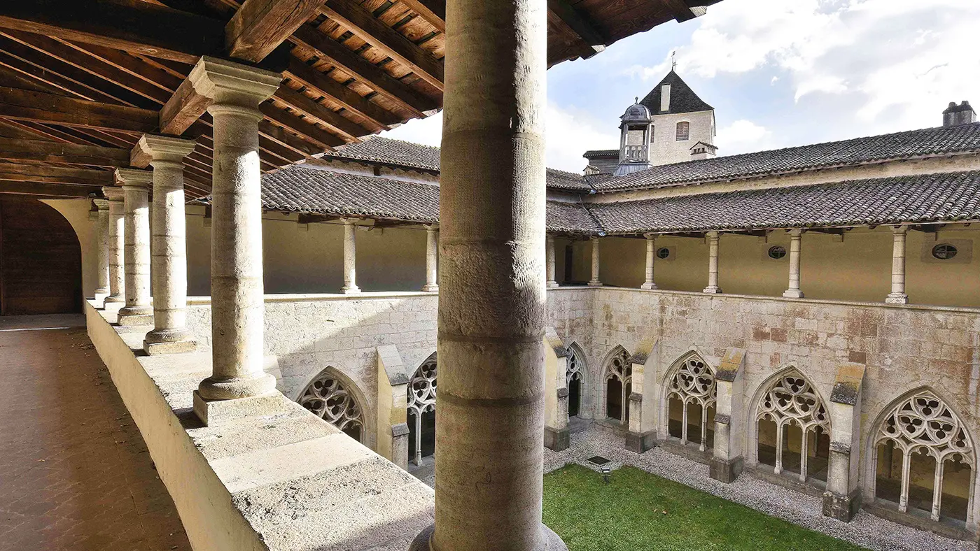 Cloître de l'Abbaye d'Ambronay