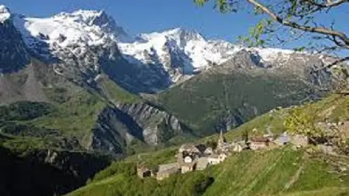 The village of Les Hières seen from the Valfroide road