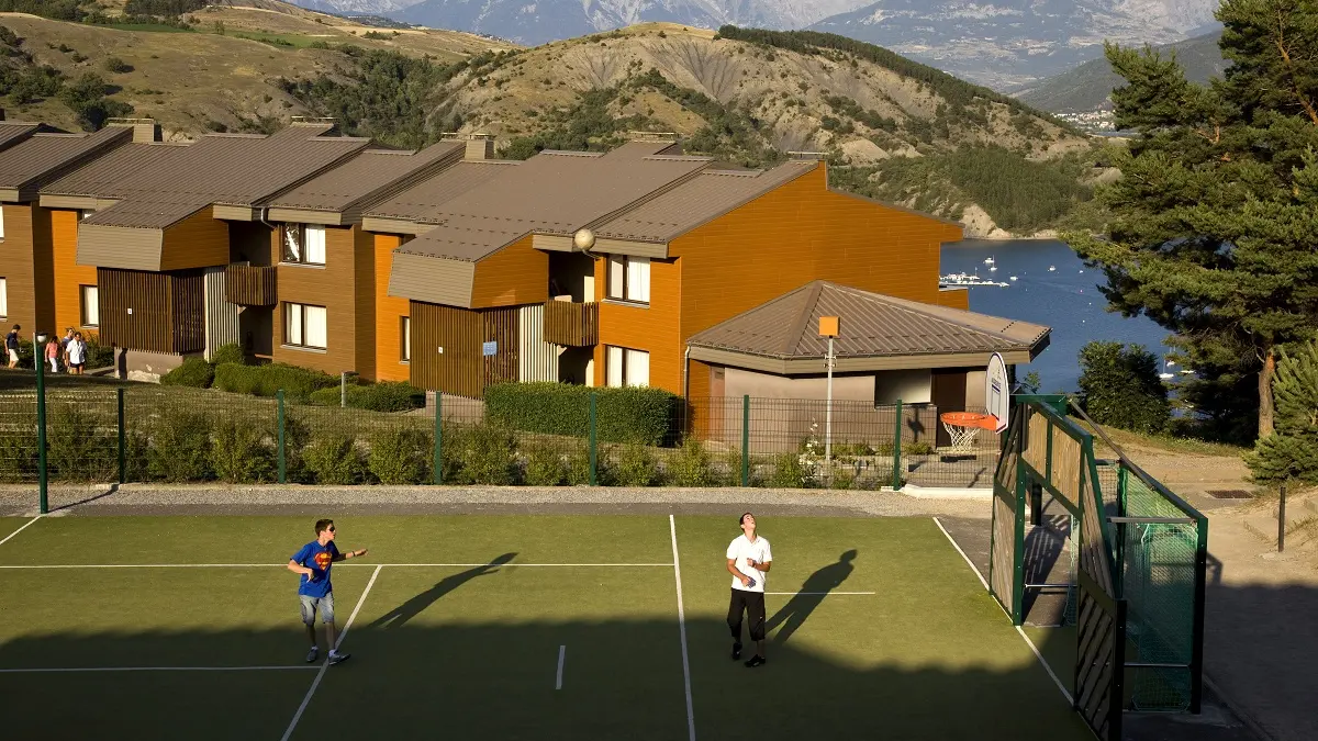 Terrain de tennis