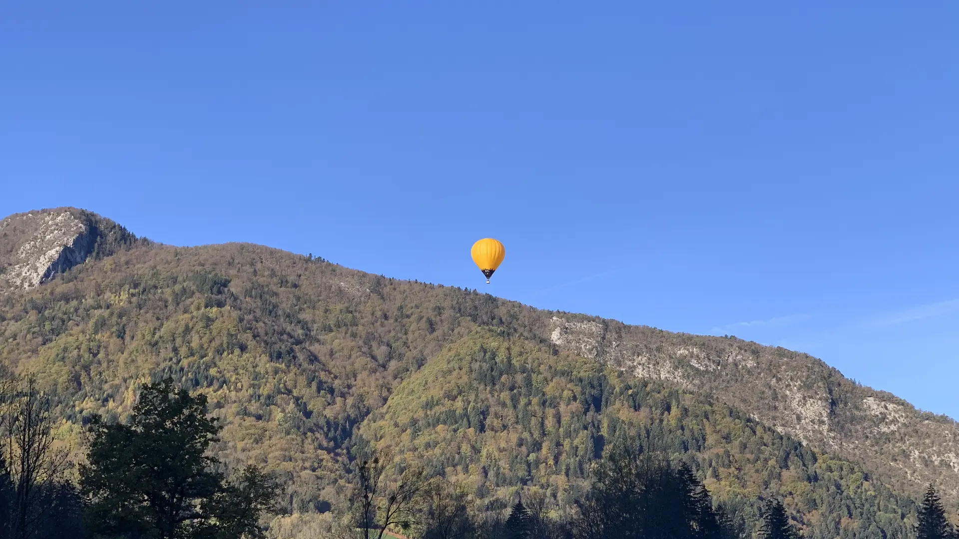 Paysage et vol montgolfière