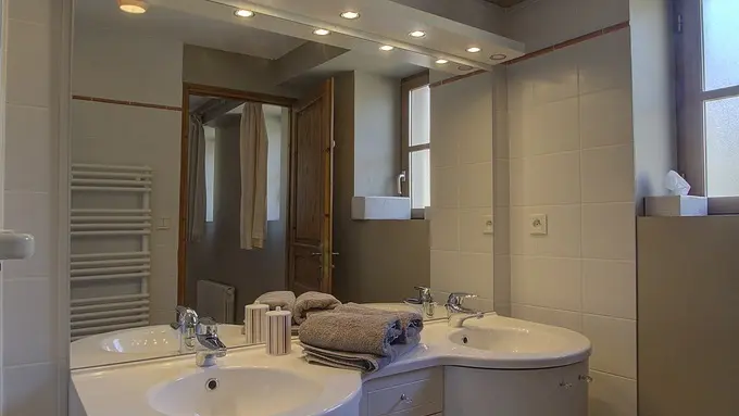 Salle de bains au rez-de-chaussée