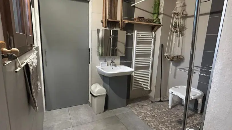 Salle d'eau commune chambres 3 et 4