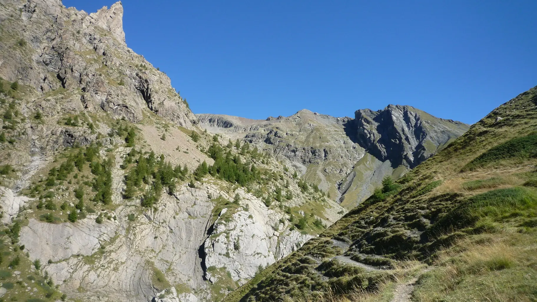 Montée sur l'itinéraire de Cédéra depuis les Borels