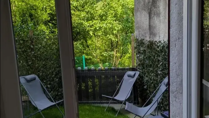 Vue jardin depuis le salon