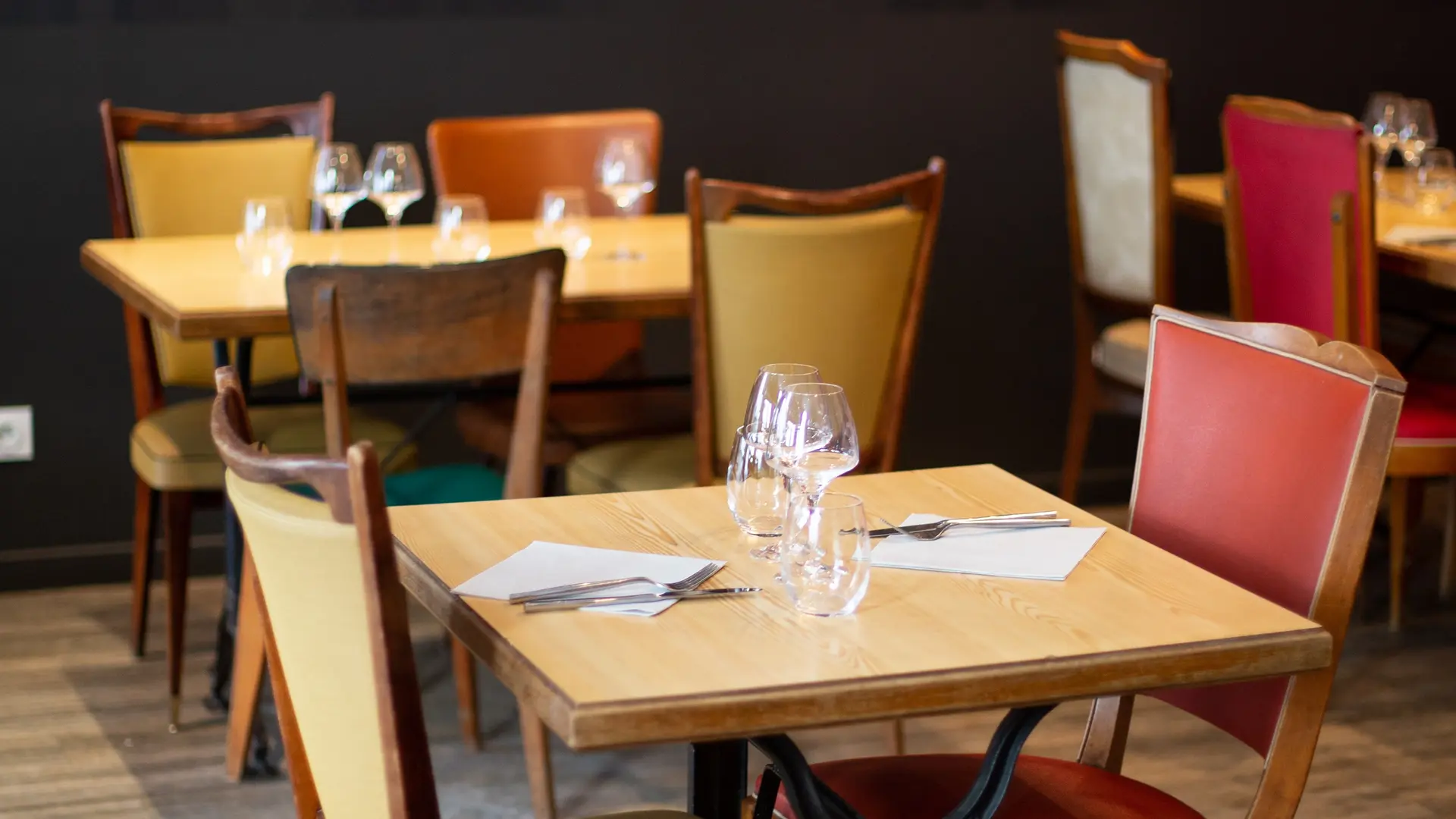 Un éléphant dans un jeu de quilles