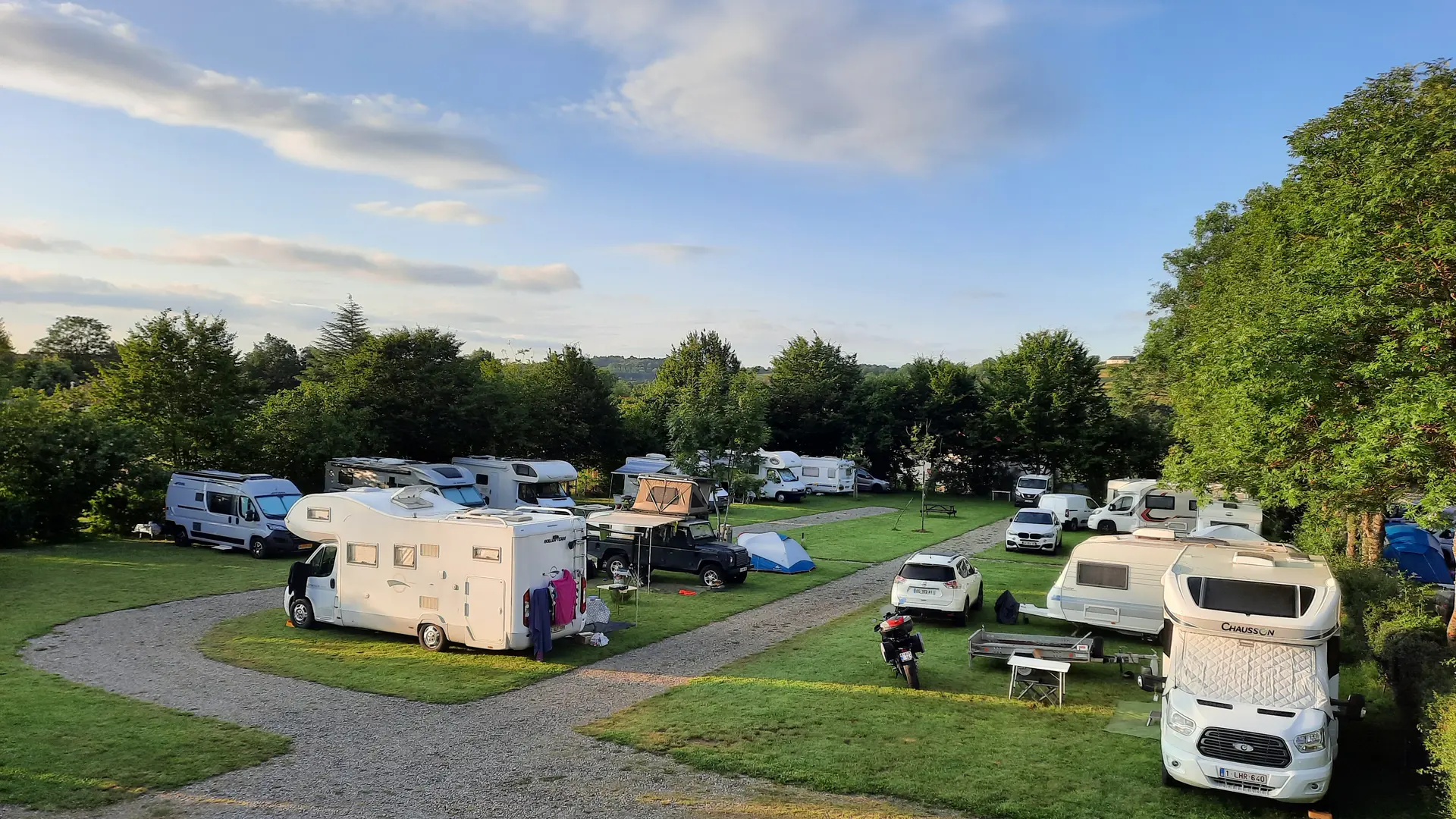 Grand emplacement camping du Colombier