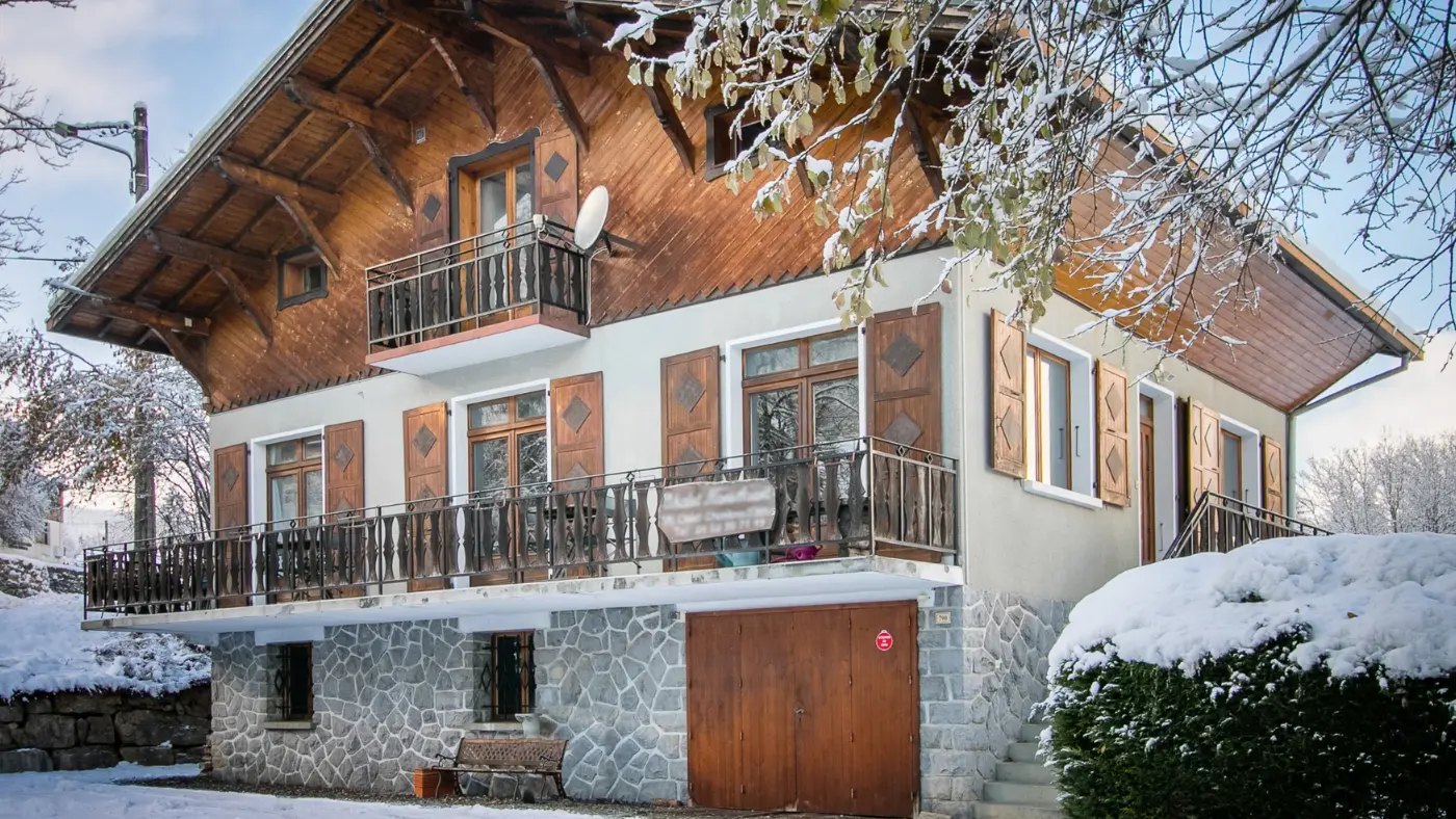 Extérieur du chalet, exposition nord