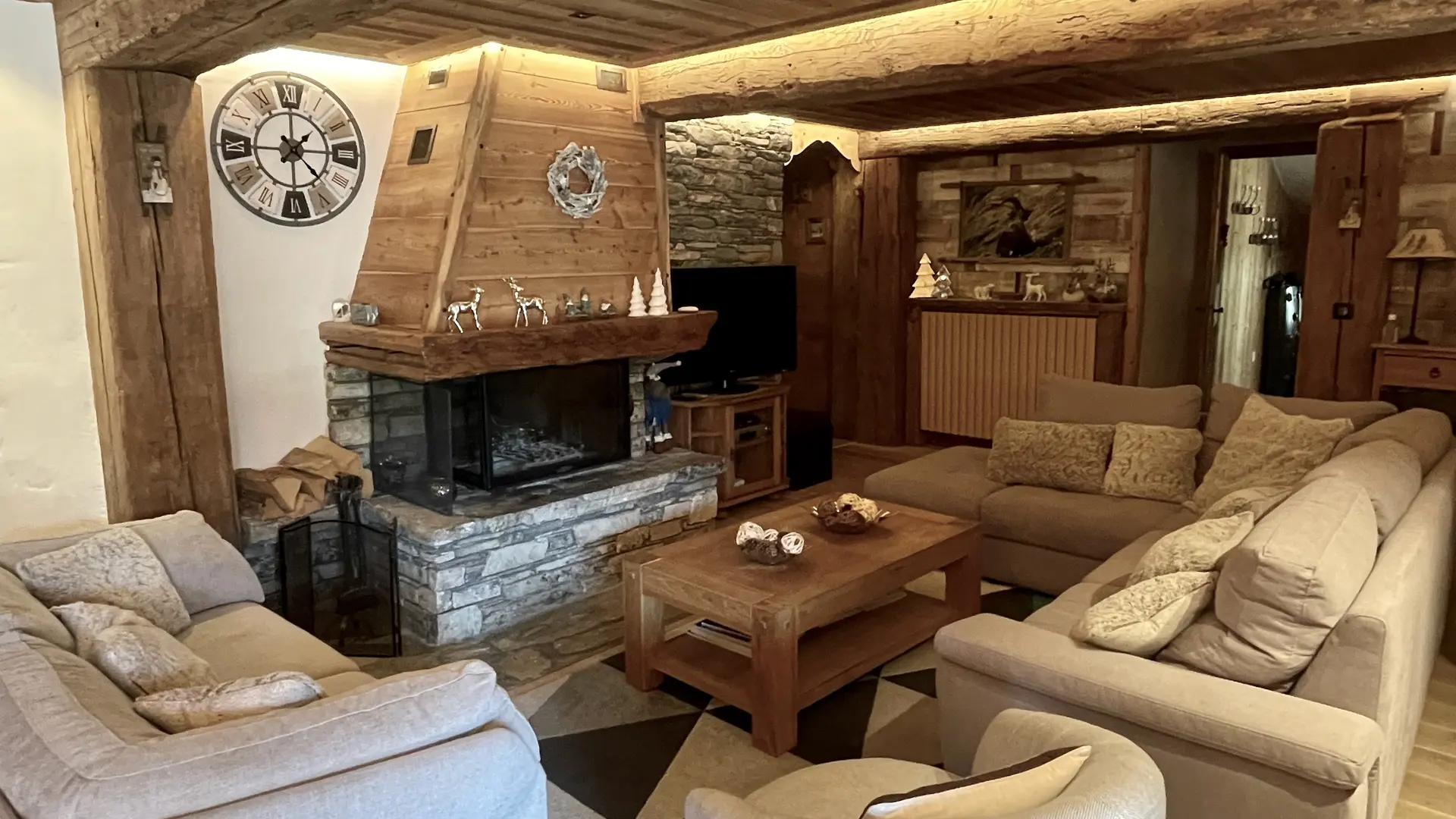 Chalet d'Elena salon / cheminée