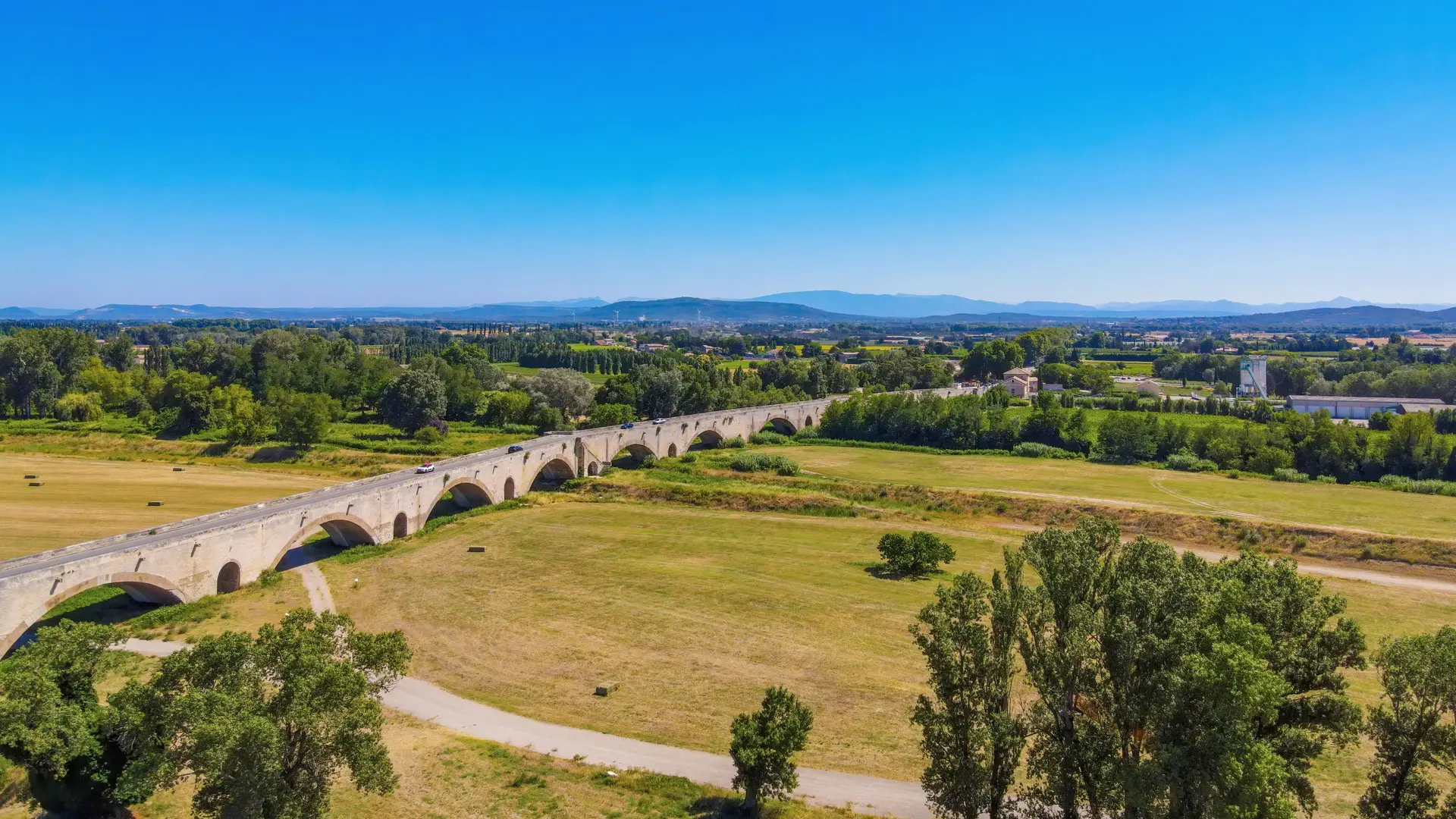 Le Pont sur le Rhône entre Lamotte du Rhône et Pont Saint Esprit