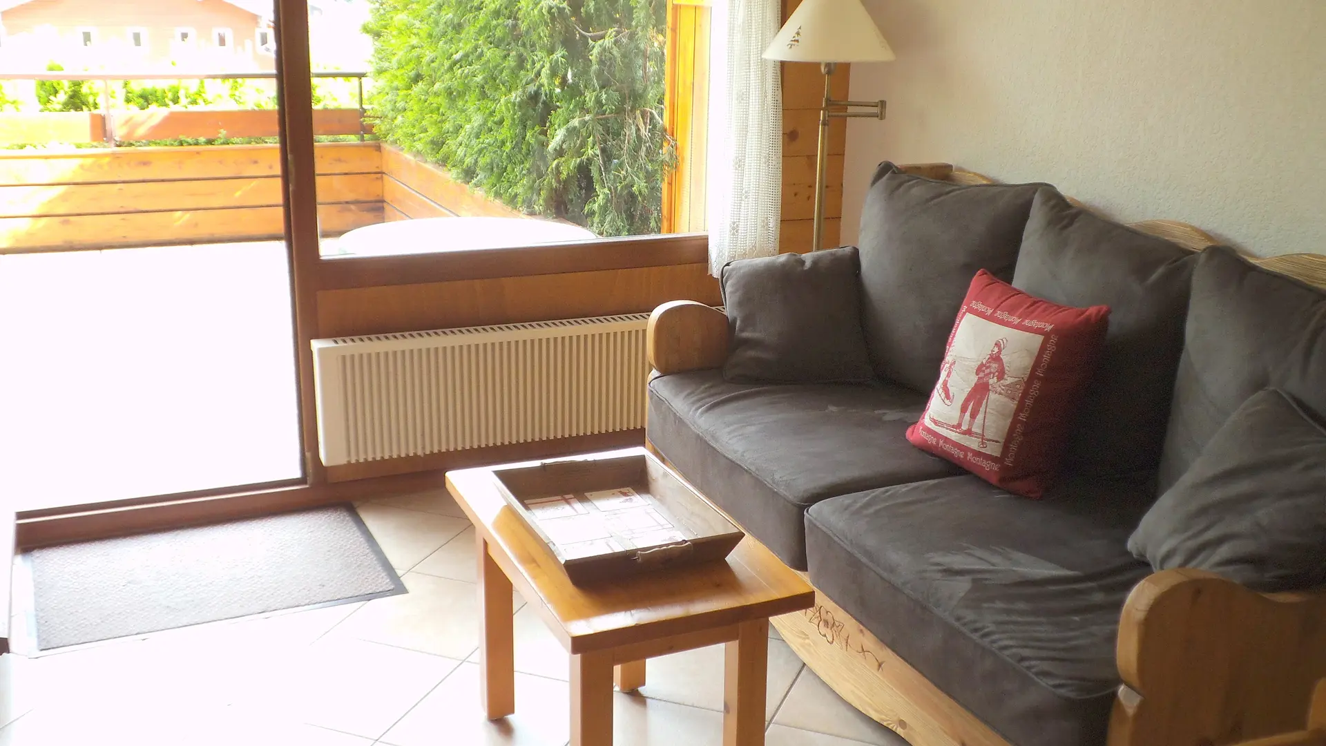 Séjour avec canapé/Living room with a sofa-Cornillon C n°3-Le Grand-Bornand