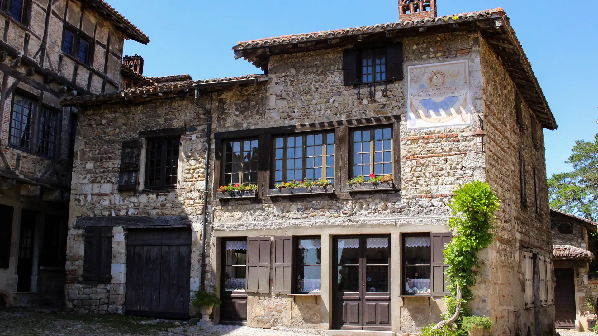 Maison au cadran solaire de Pérouges