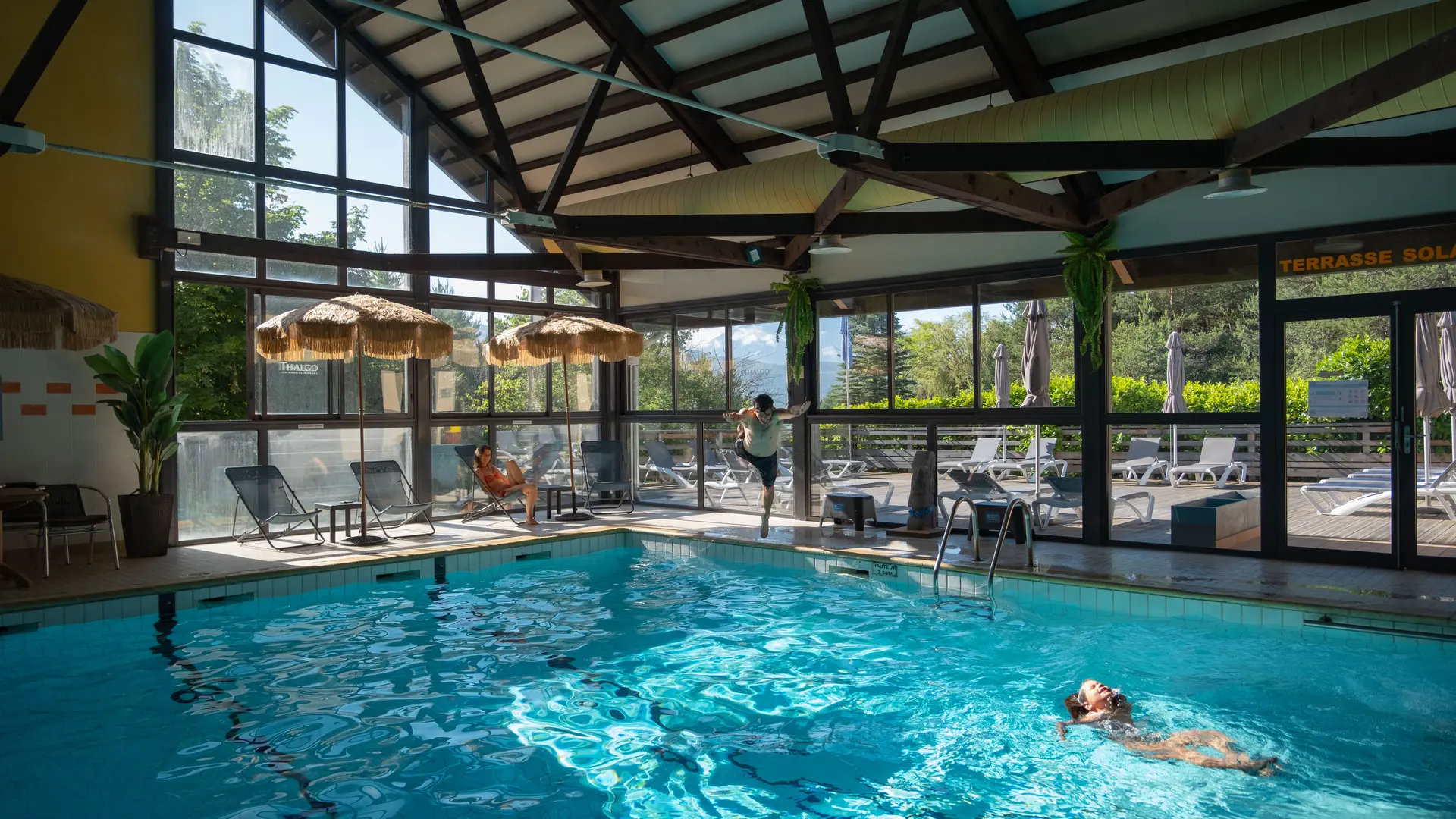 Piscine intérieure - Club *** Vacances Bleues les Horizons du lac