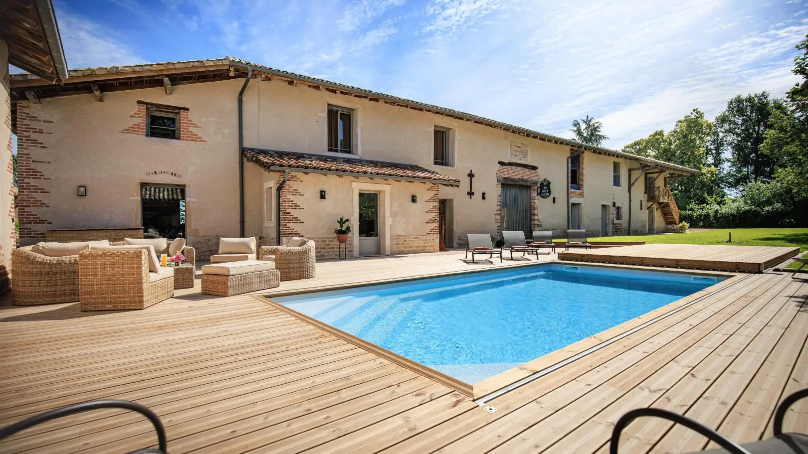 la ferme et sa terrasse
