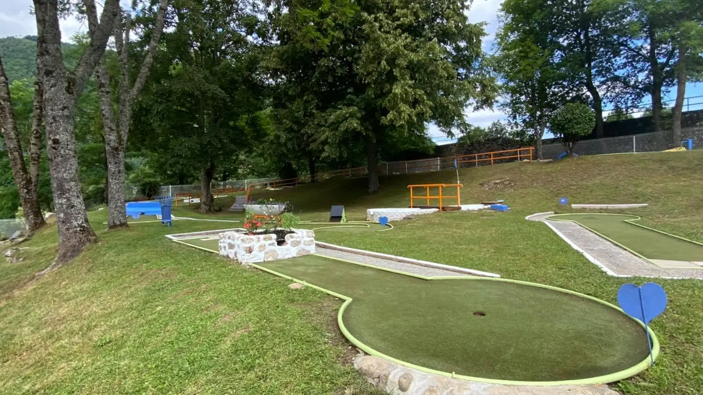 Mini-golf