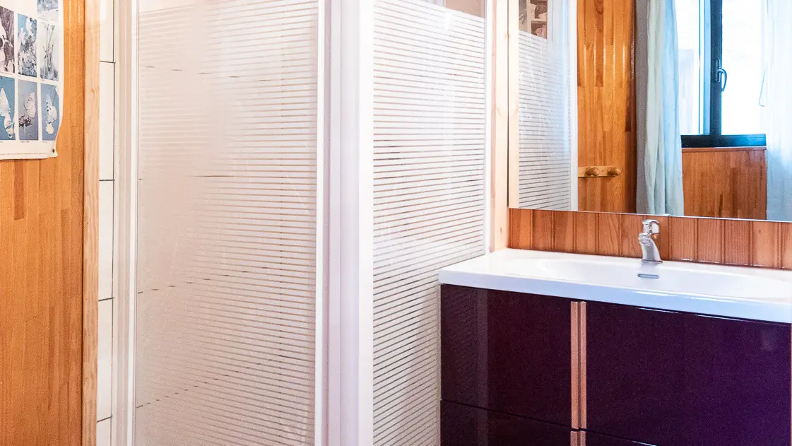 Salle d'eau dans chambre 3