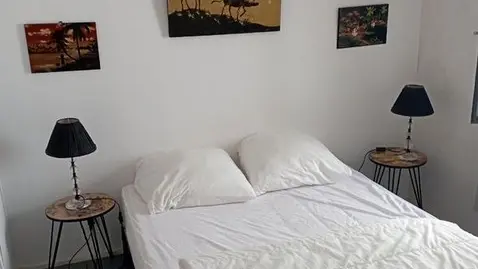 Première chambre avec lit double