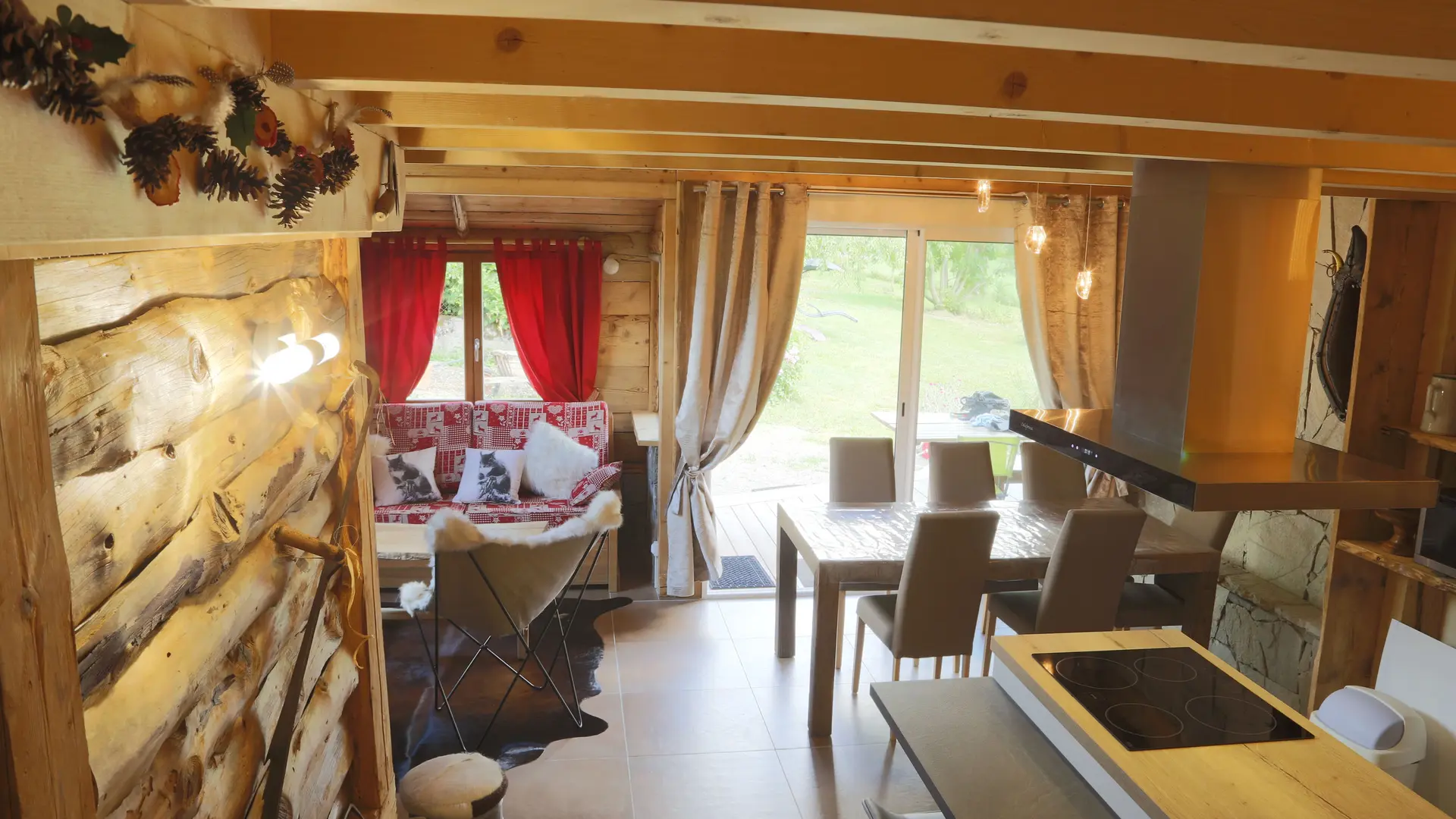 Cuisine salle à manger - Chalet le Bois du Roc - Thônes, Haute-Savoie