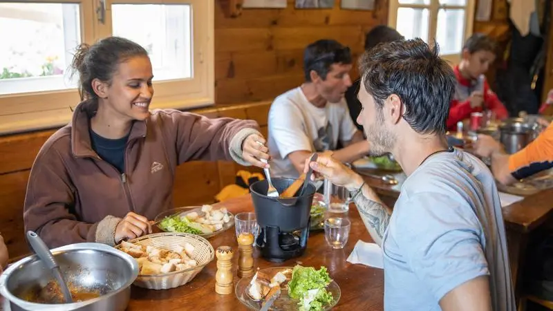 Convivialité autour d'un bon repas