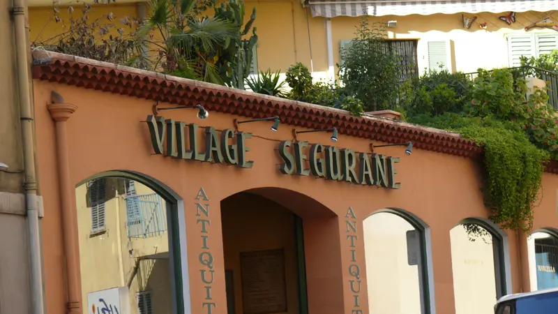 village d'antiquaires