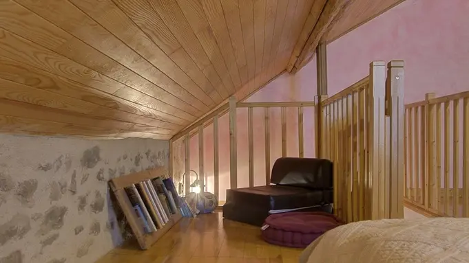Chambre rose à l'étage