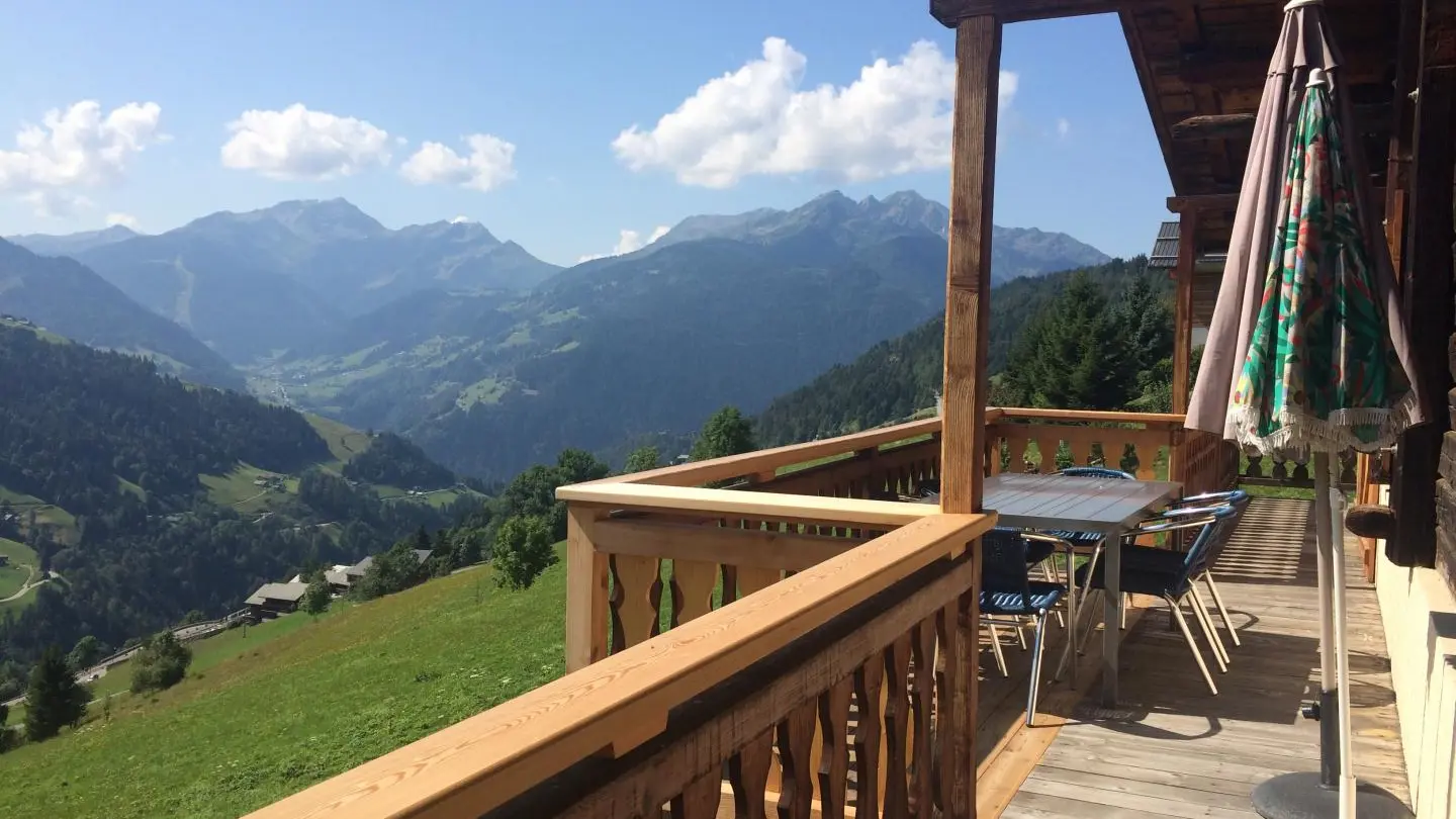 Nouveau! terrasse sur la balcon
