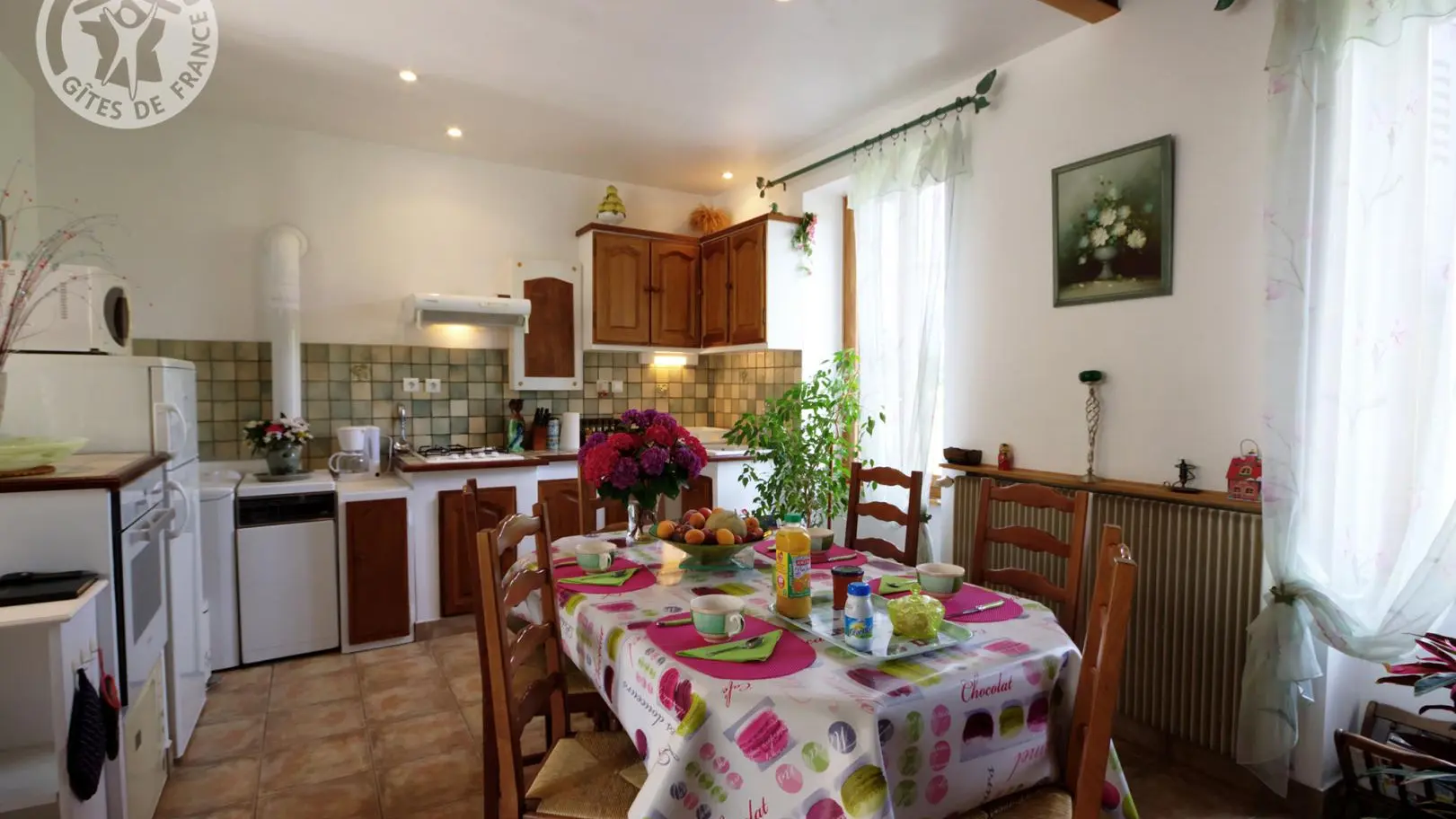 FAIT PARTIE DE LA GRANDE PIECE A VUVRE AVEC SALON