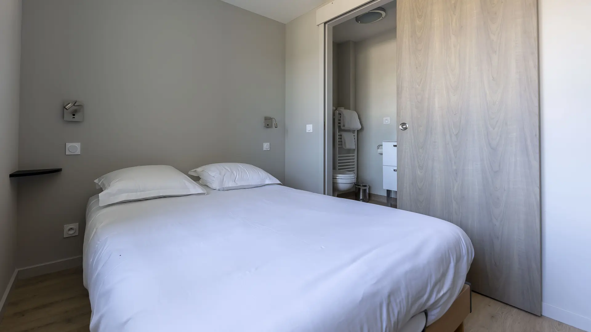 Chambre seule avec sa salle de douche