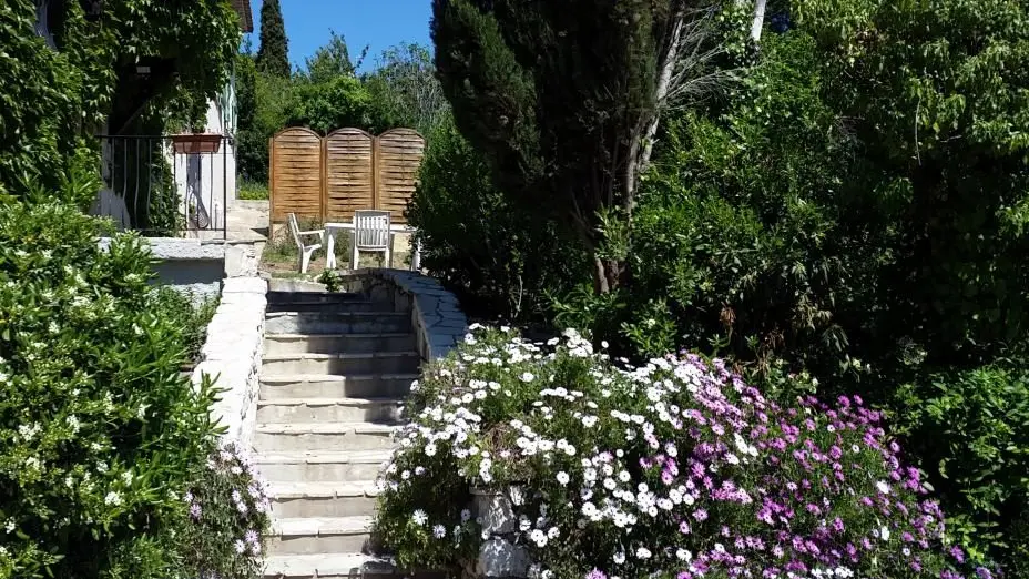 Entrée du Gîte des Campons à La Colle sur Loup - Gîtes de France Alpes-Maritimes