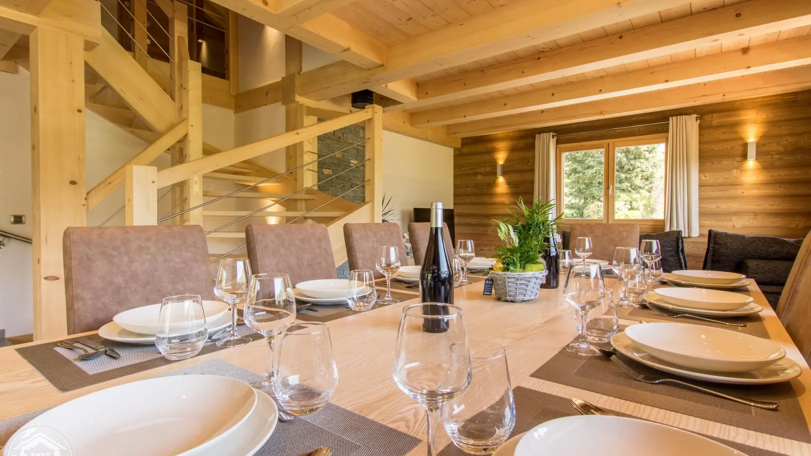 Pièce de vie avec cuisine ouverte sur séjour - salle à manger