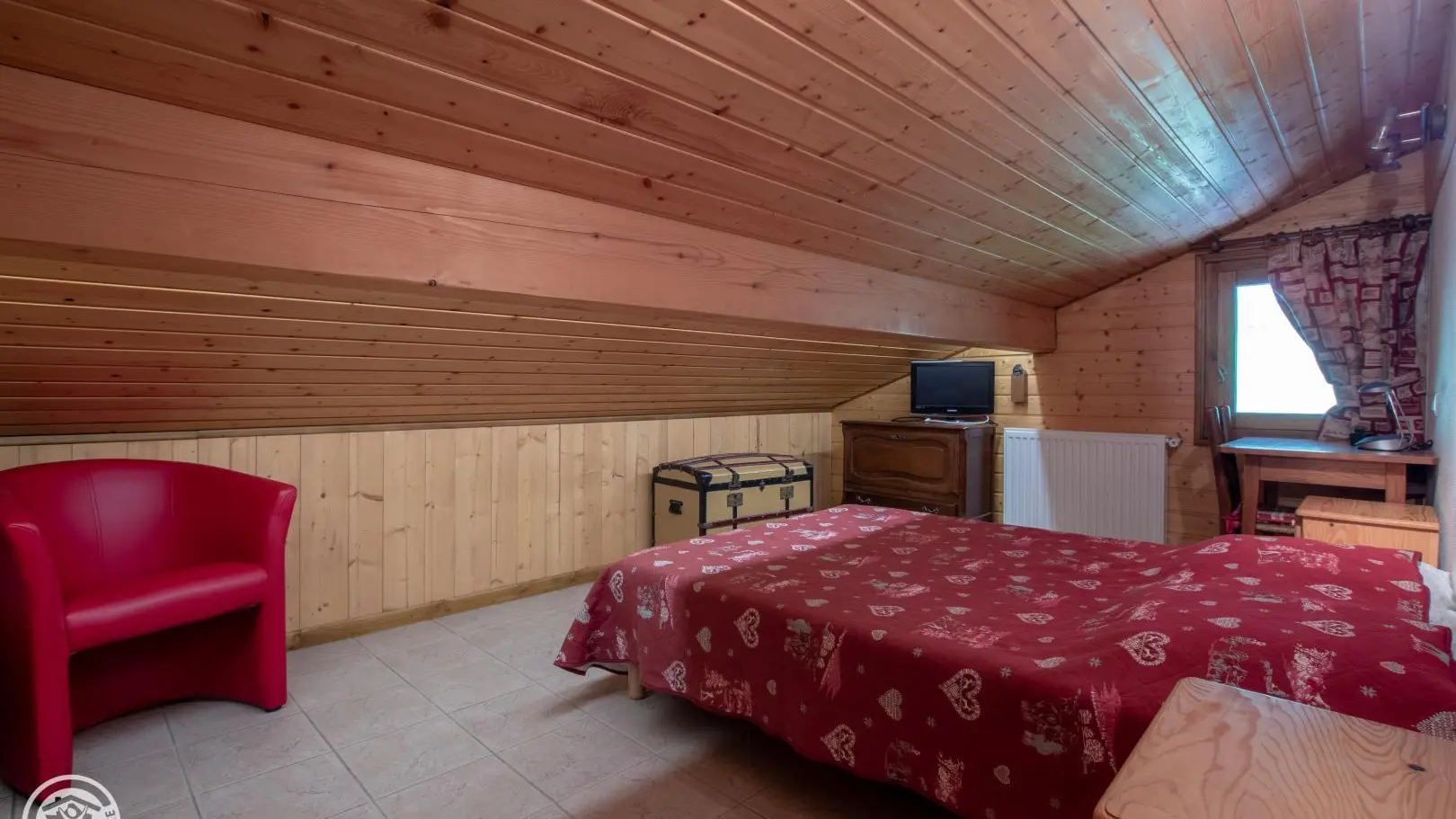 Chambre 5 : 1 lit 160cm.
Accès à cette chambre avec un supplément.
