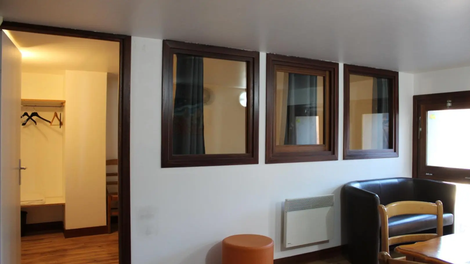 Grange des Tilleuls - Espace salon - Gîtes de Groupe d'Etape - Roure - Alpes-Maritimes