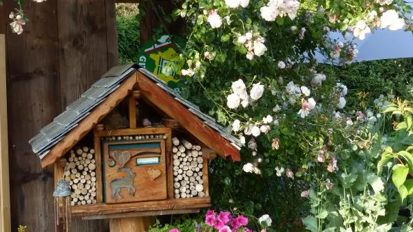 cette boite aux lettres attend votre courrier de réservation.