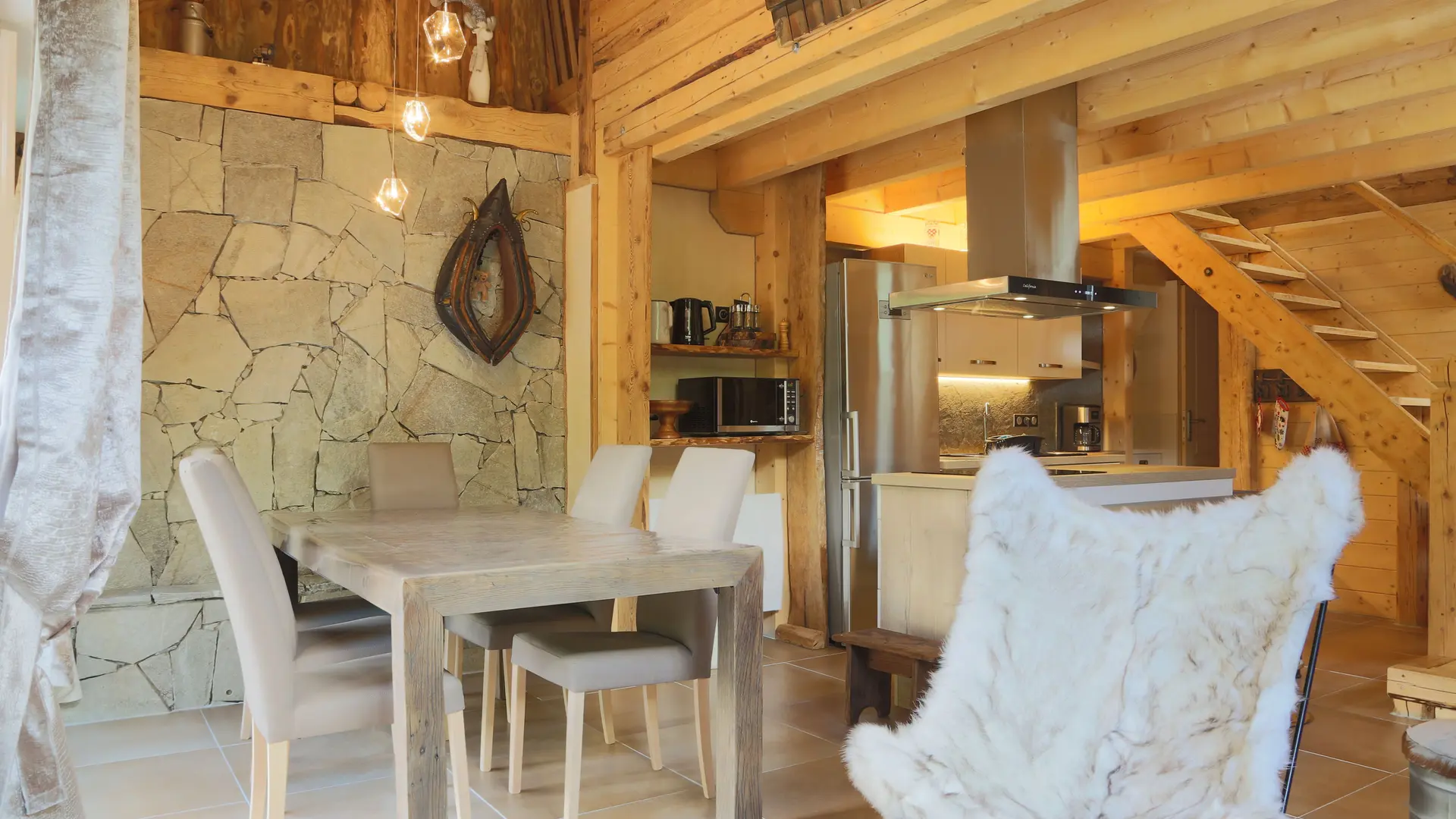 Salon salle à manger - Chalet le Bois du Roc - Thônes, Haute-Savoie