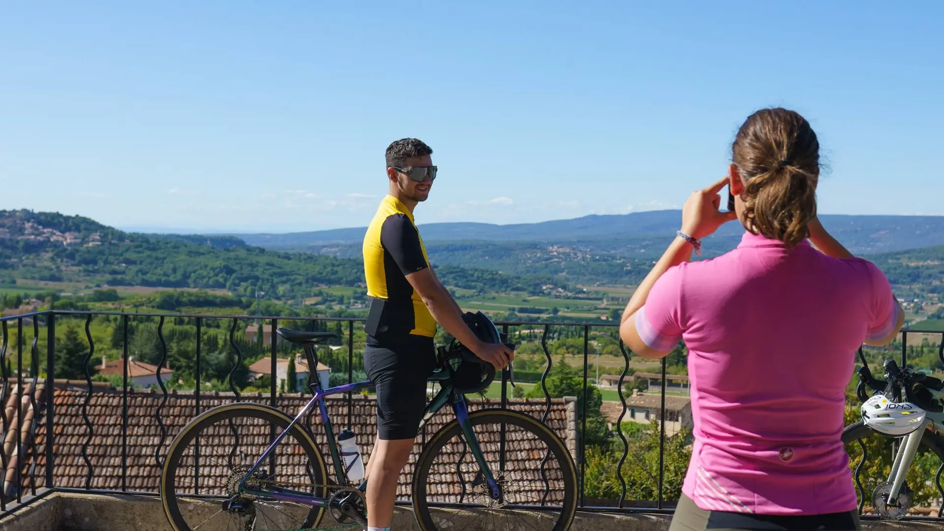 Vue sur Lacoste depuis Bonnieux