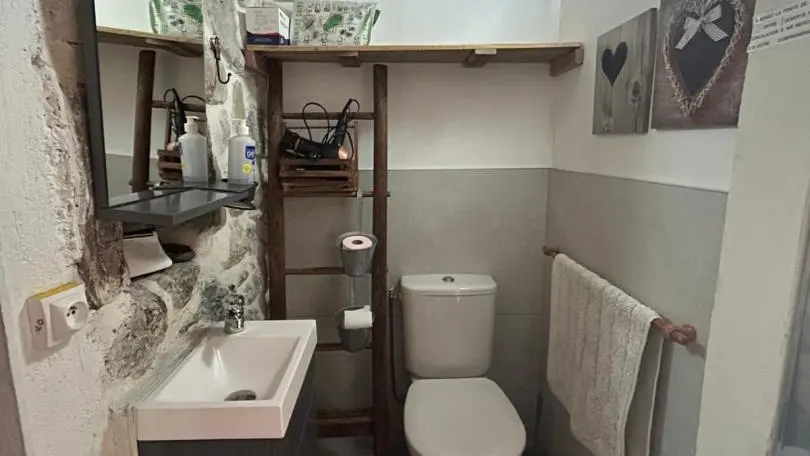 Salle d'eau non PMR avec WC