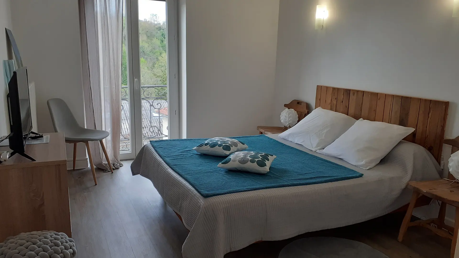 Vue générale de la chambre bleue