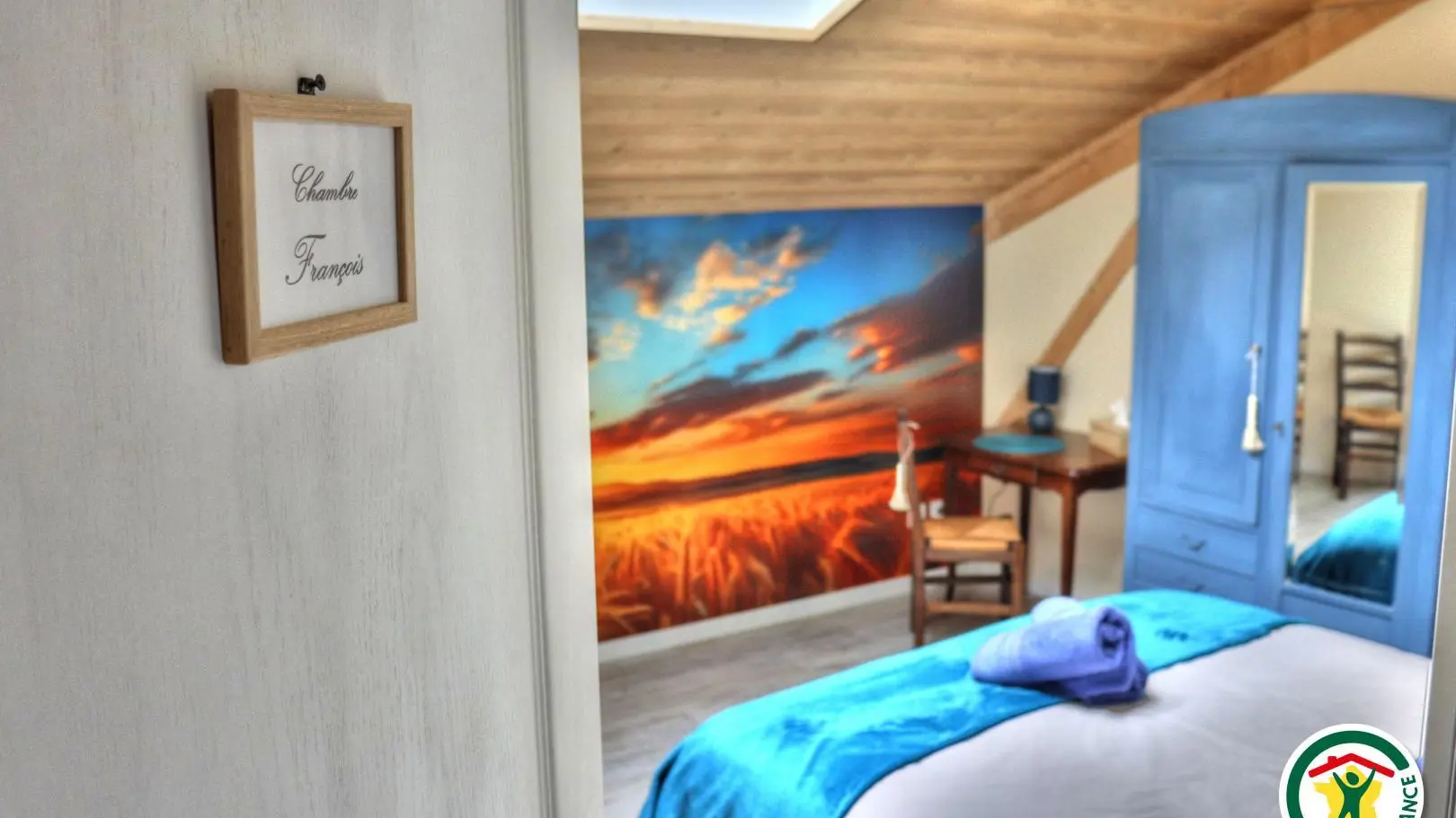 Ch François : un lit double ou deux lits simples 1x160 ou 2x80, petit bureau, armoire