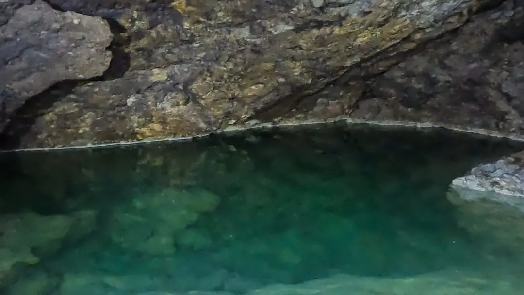 Ambiances uniques et textures fascinantes sous terre.