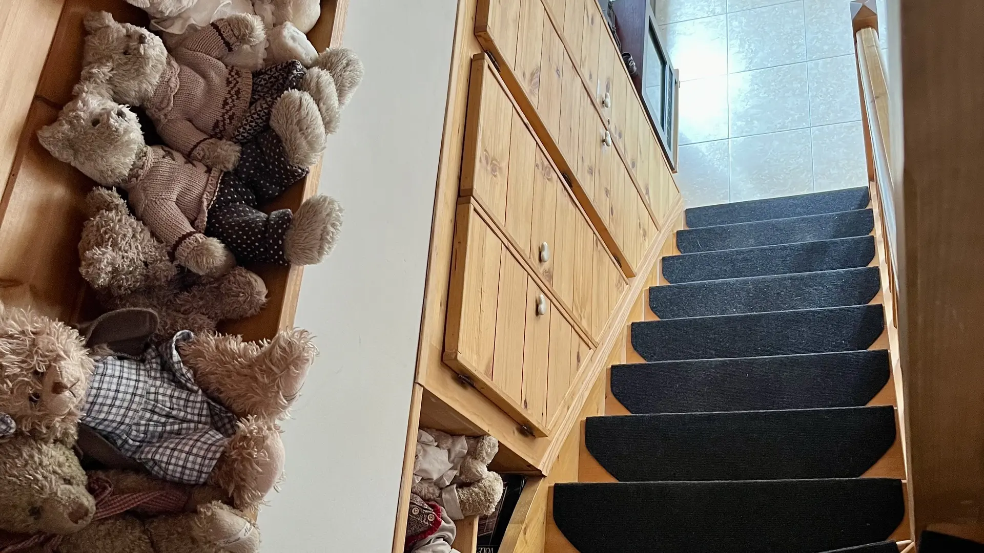 escalier d'accès à l'étage.jpg