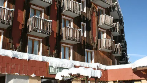 Hotel_sous_la_neige