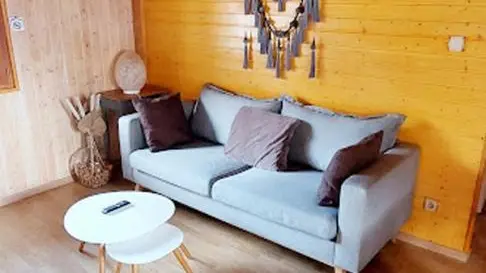 salon dans la mezzanine (étage)