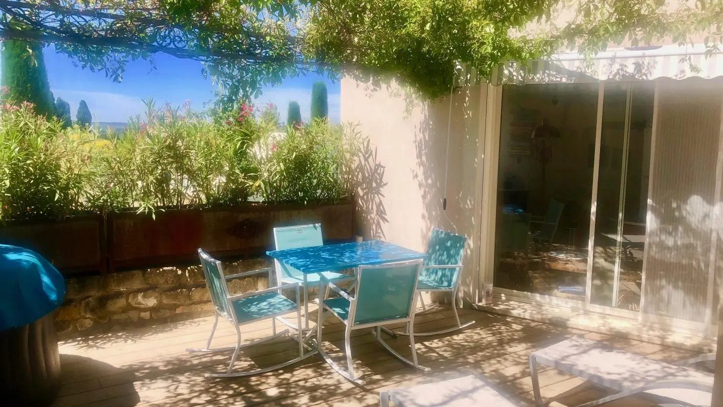 Le coin Terrasse et les bains de soleil