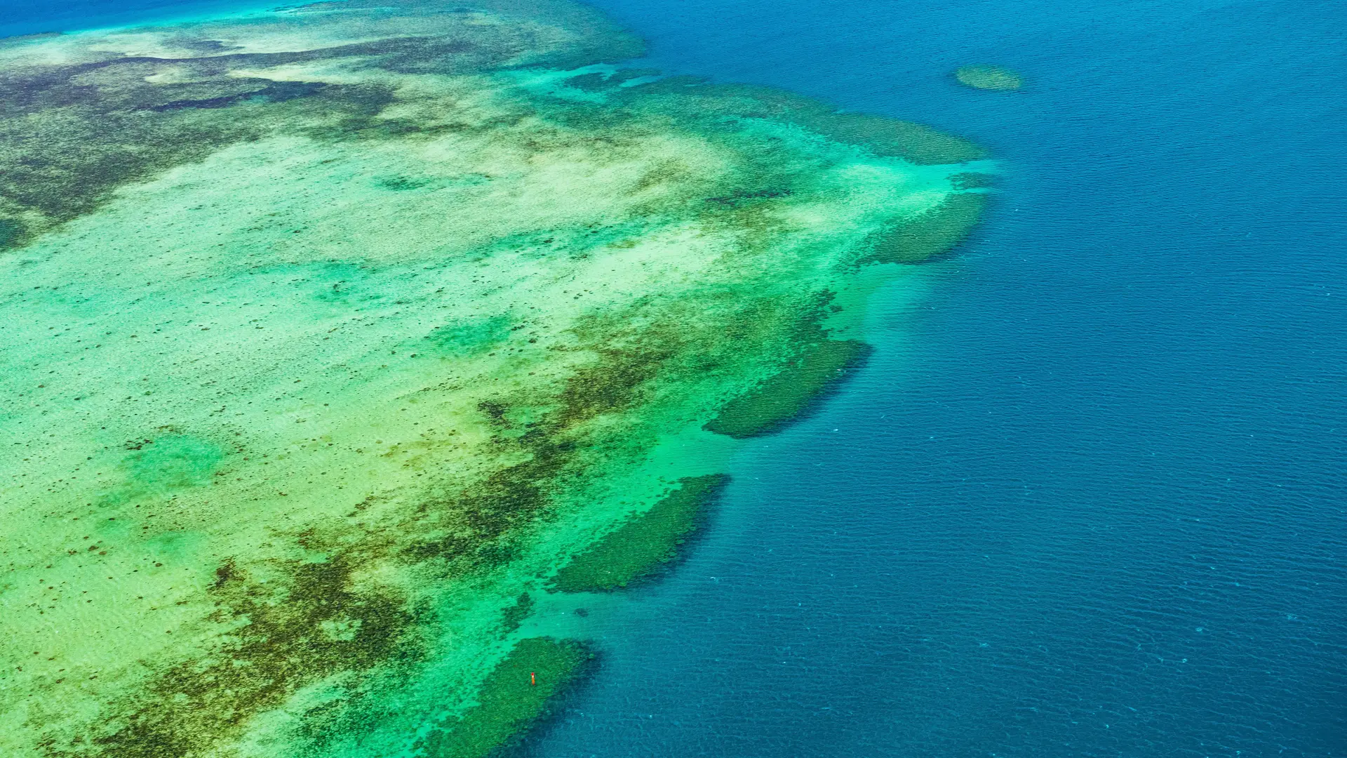 lagon, barrière de corail, grand nord, survol ULM